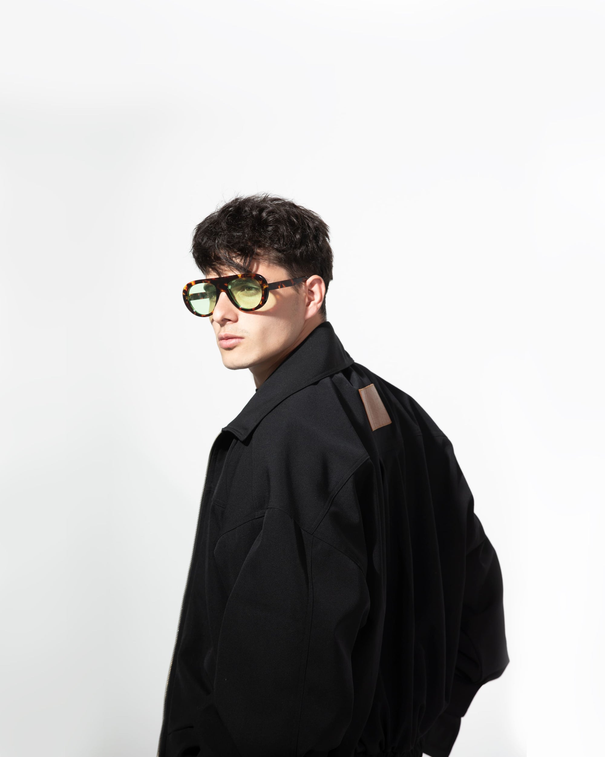 BLACK OVERSIZED ZIP JACKET